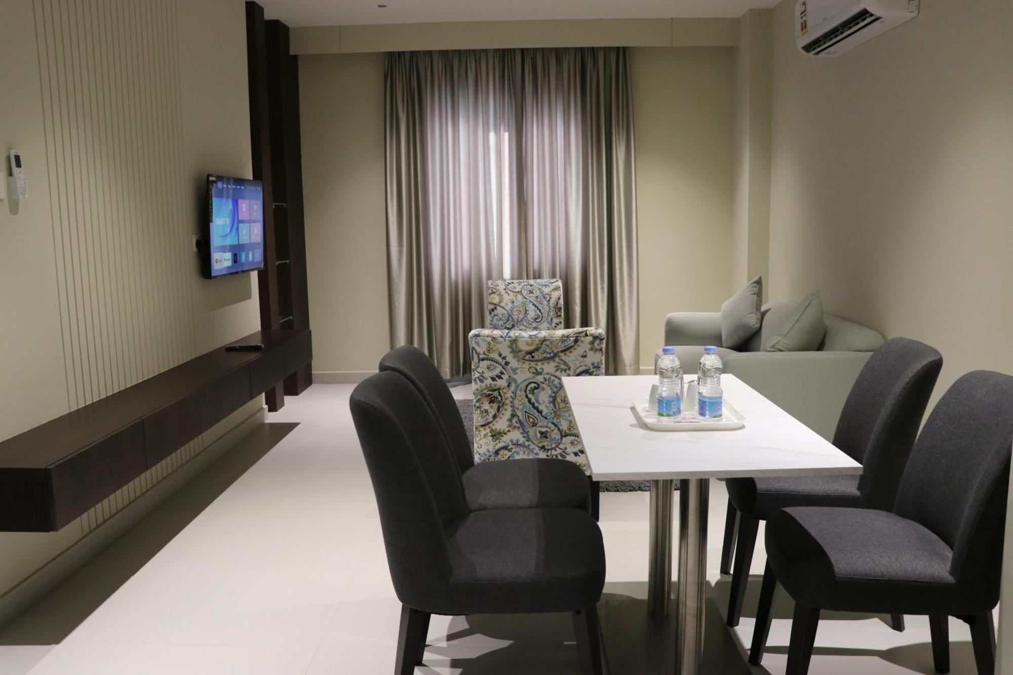 Jarzez Hotel Apartments Al Hail Seeb Luaran gambar